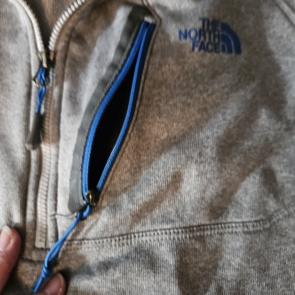 The North Face Women's sweater - Picture 7 of 14